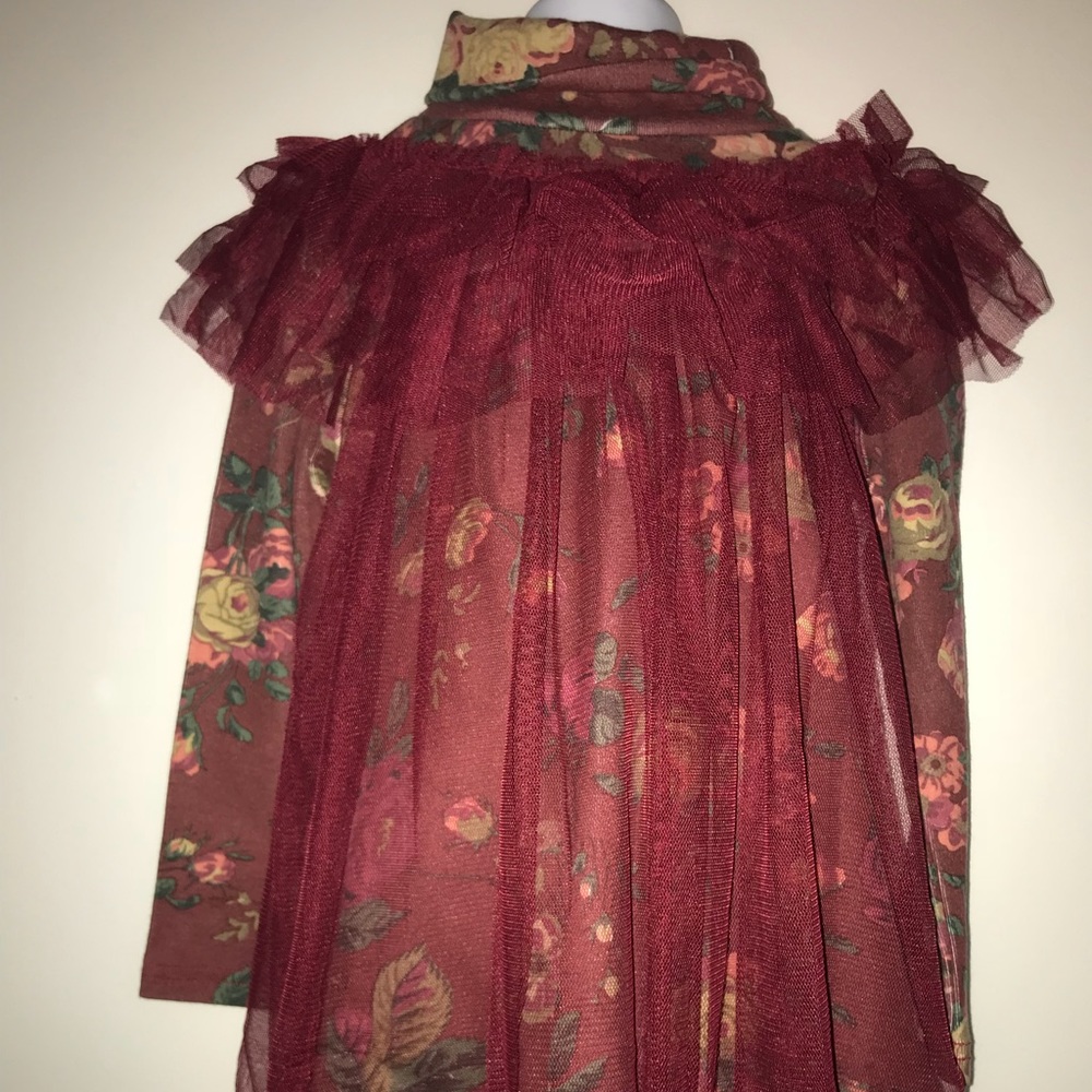 Flow dress with tulle layer on top